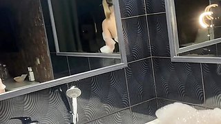 Fucked the fiton girl in the jacuzzi and cum in her pussy 💦