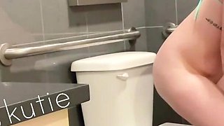 This desperate pee made me super horny!