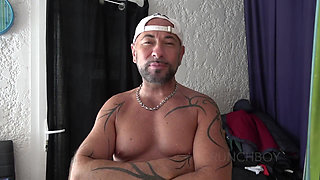 2315 Hot Snealer and Feet Dominationin the Sofa