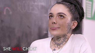 Leigh Raven learns a lesson from Valerica Steele in hot lesbian pussy play