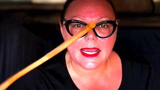 Dominatrix Mistress April - Cupcake and Toes for slave