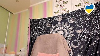 Hot amateur teen girl toying pussy in bed on webcam