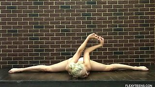 Hot teen babe does gymnastics naked dora tornaszkova
