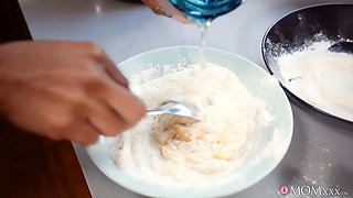 Big Ass ebony cougar cum inside - mom sex