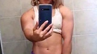 Amateur Latina Milf Masturbates on Cam