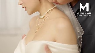 ModelMedia Asia - Slutty bride who had an affair in her wedding dress