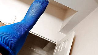 Tights (pantyhose) ripping and slicing