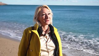 Oney, 23, a very cerebral young woman from Aix... - Jacquie et Michel TV