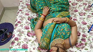 Sex with Desi Bhabhi Wearing a Green Saree in the Kitchen
