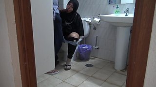 Muslim Woman Caught A !!! I Take Out My Big Black Cock For My Turkish Colleague
