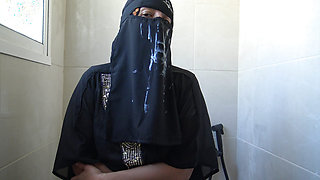 Moroccan beurette from Marseille big cock cumming all over her hijab