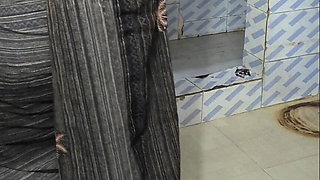 Dasi Bhabhi in Hotel Full Enjoying with Bhabhi Devar in Bathroom