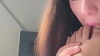 A Good Girl Love His Feet and His Slaps