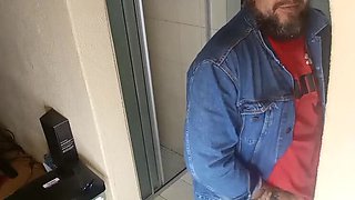 Petite South African babe Sparowdox gives deep throat blowjob in bathroom
