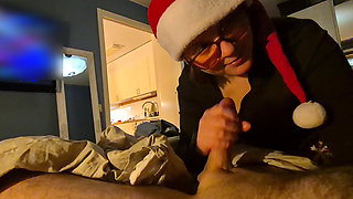 SantaBabe gets her cum