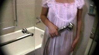 Amateur MILF Sara Bathroom Spy cam