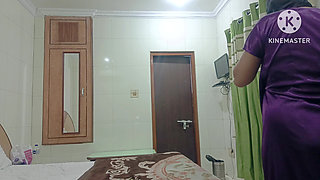 Boy takes advantage of old pickup scheme to Desi doctor girl