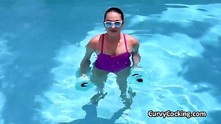 Oiled Hottie Blows Personal Trainer Outside By The Pool