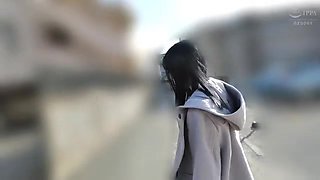 白肌のミニマム美女が素人男性とスローなリップ攻めの緊張気味ハメ撮りエッチ