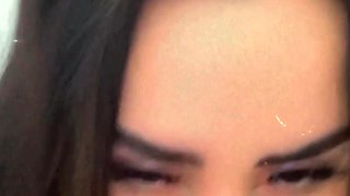 Amateur brunette double toying on webcam