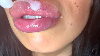 A Loooot of Lipgloss When I Kiss