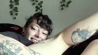 Webcam fun mature brunette with toys cum on cam