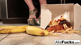 Alix Lynx seduces the hotel delivery girl