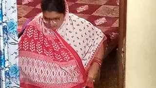 Aunty caught red handed on camera while changing dress.
