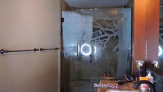 Close up MILF masturbation