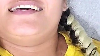 Fudendo a Buceta Peluda Com Dildo