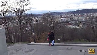 Hunt4k. scopo una ragazza dai capelli rossi davanti al fidanzato