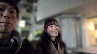 amateur asian gives a blowjob