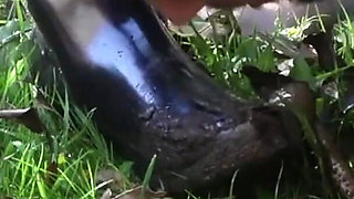 Using a Stranger to Clean Her Muddy Boots