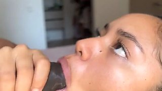 He wants me to eat his cock before going to the gym -amateur couple-