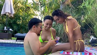 Sexy beautiful ass brunette babe outdoor solo