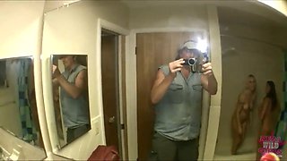 White rubbish teenagers Eating Pussy in the bathtub p1