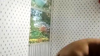 मास्क लगाकर नंगी नहाती