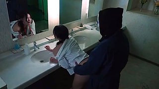 Japanese mommy getting her juicy asian pussy fingered