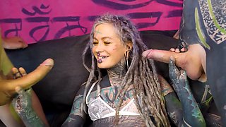 Dual ass-fuck insertion, squirting climaxes and sloppy deepthroat threesome