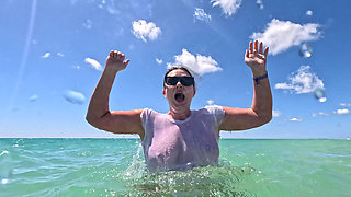 Wet White T-shirt Swimming Underwater