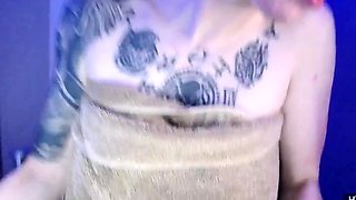 Big boob brunette masturbates on webcam