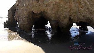 Amateur college teens outdoor oral fun