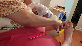 Big Beauty Nurse Vicki Cuts Boyfriends Toe Nails He Has Stinky Dirty Feet