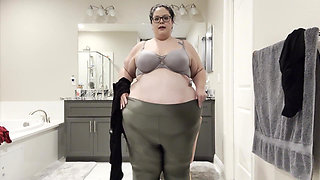 Two Temptations: Plump Paradise Fashion Fiesta (wmv)