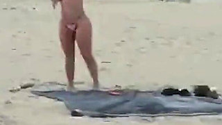 Brandi Bae Gives Stranger Random Handjob on Public Beach