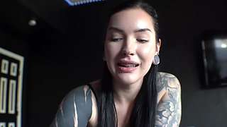 Cheating tattooed gf fuck with her bf's friend in bed