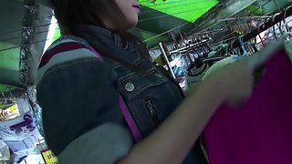 Tongue pierced Thai MILF gets picked up