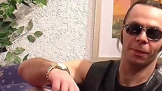 The sex therapist is a guest and helps the desperate couple to get the fuck going again