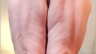 Granny Wrinkly Naked Ass and Thighs Video Compilation