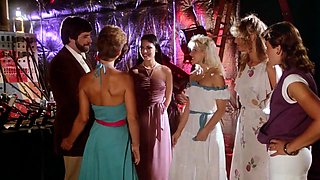 Blonde fingers brunette to climax